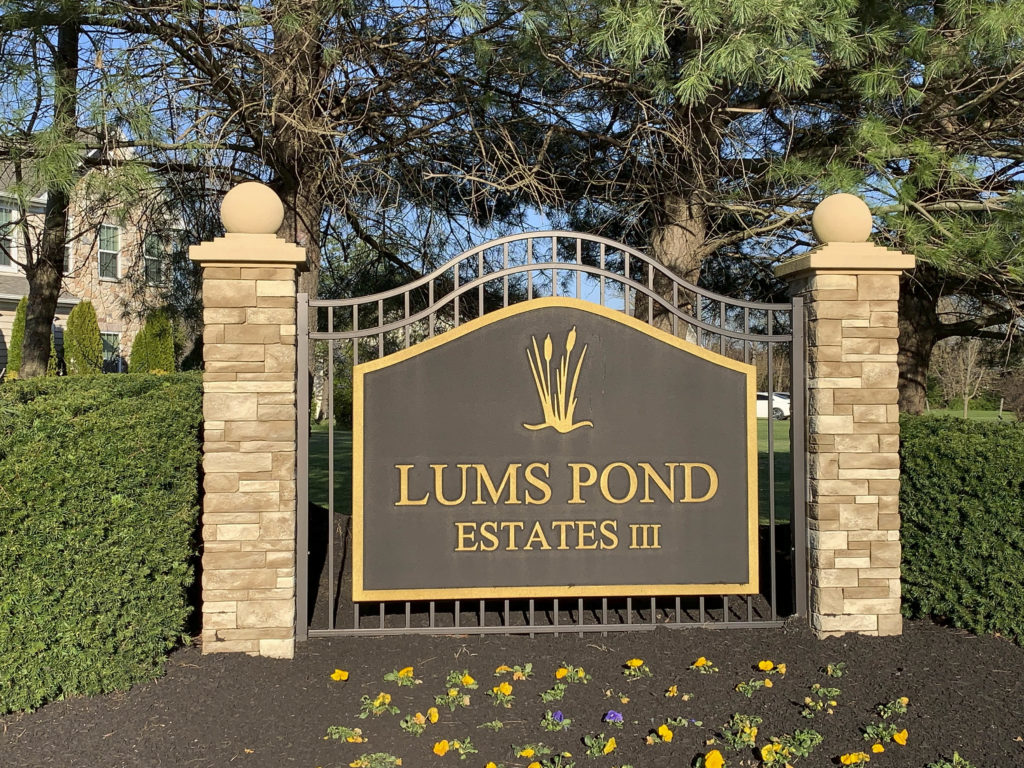 Lums Pond Estates Entry sign